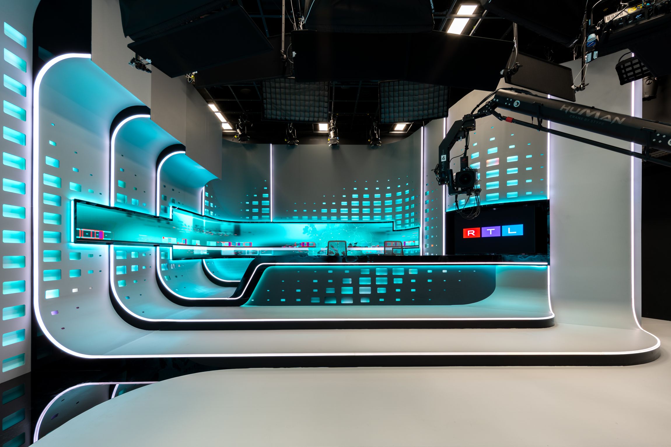 240 rtl hq