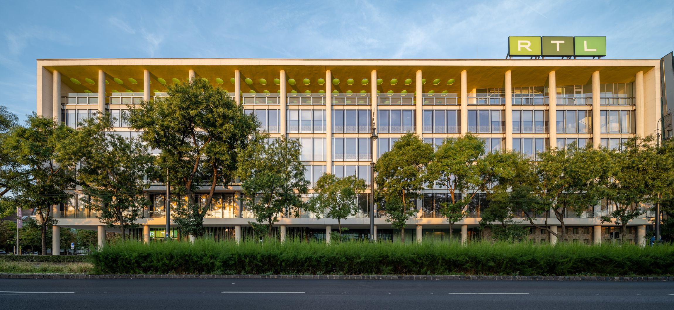 240 rtl hq